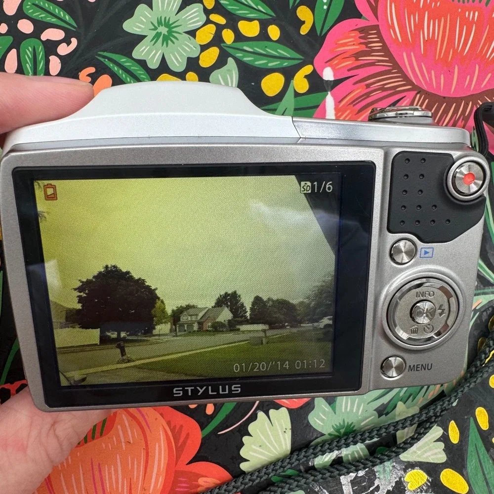 Olympus Stylus SH-50 White Digital Camera 24x Wide Optical Zoom Full HD Bundle